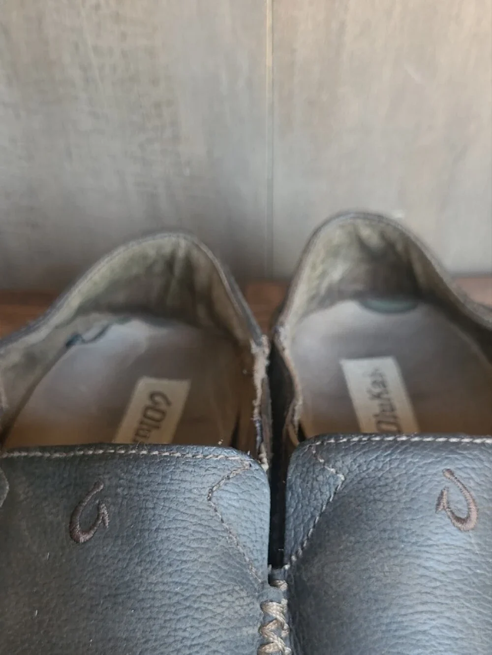 OluKai moloa slippers